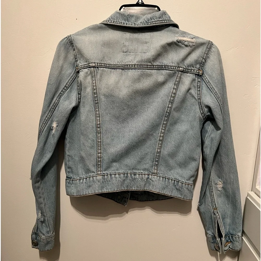 Distressed Jean Jacket 💙 - Picture 2 of 3